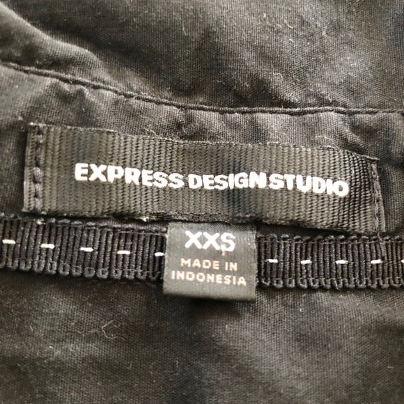 Express short sleeve button down top - Picture 2 of 3